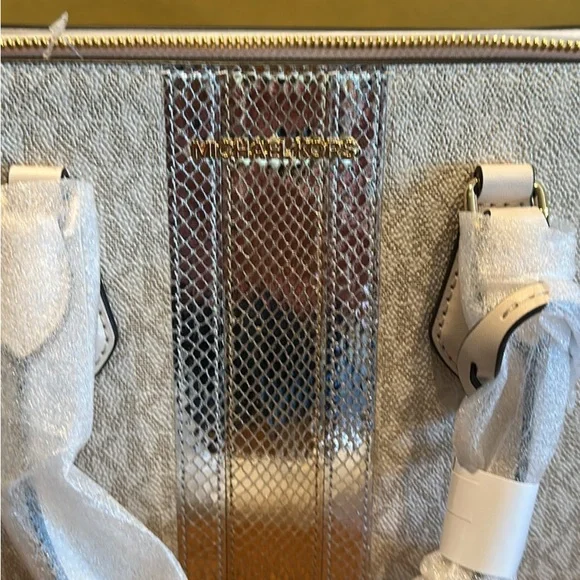 Michael Kors Cream Satchel Structured Design - Picture 2 of 8